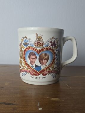 Commemorative White Ceramic Mug with Gold and Red Crest